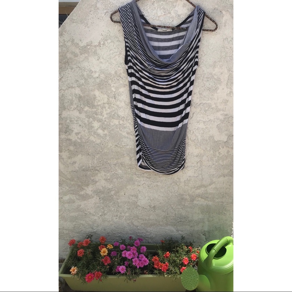 Black and white stripe top